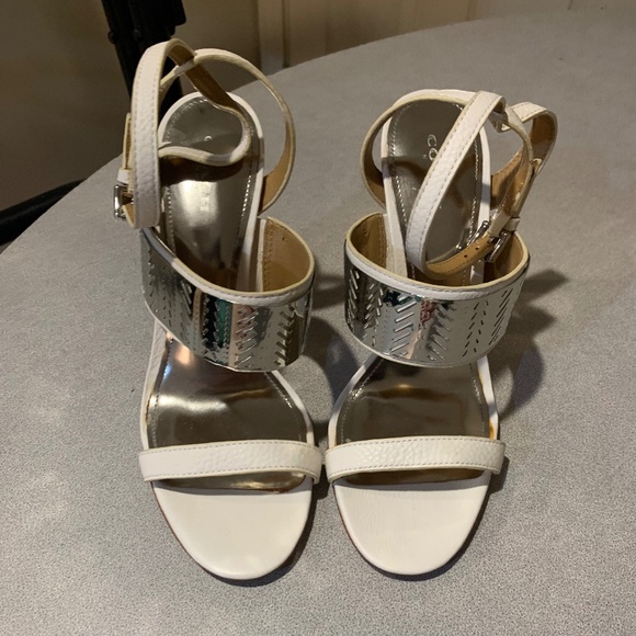 NWOB Coach White/Silver Leather Sandals sz 8.5 - Picture 1 of 5